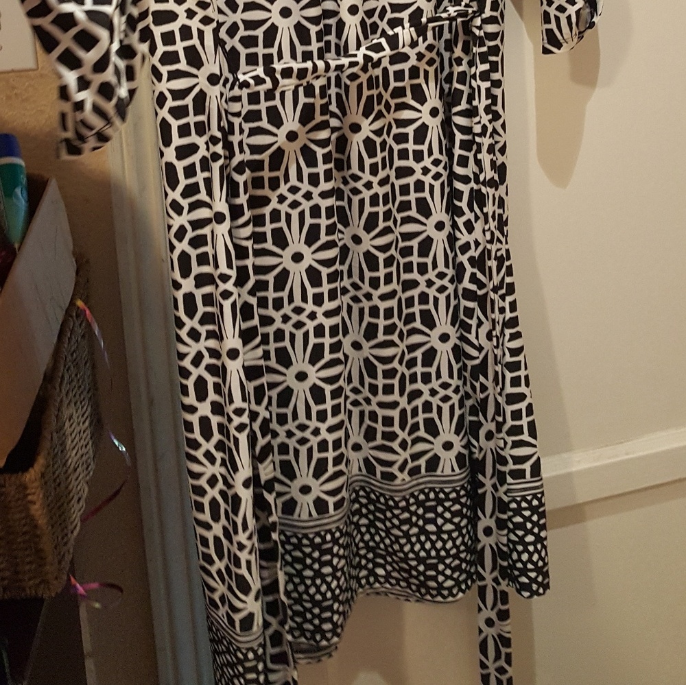 Plus Dress - Picture 3 of 4